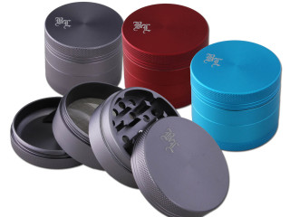 grinder-en-titane-black-leaf-4-parties