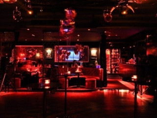 2-places-vip-soiree-privee-club-le-baron-paris