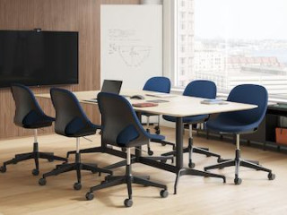 salle-de-seminaire-haut-de-gamme-equipee-apple-et-herman-miller