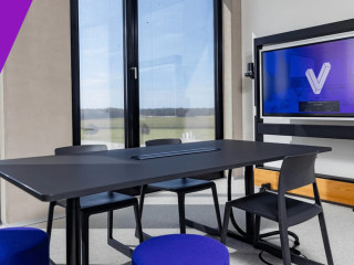 salle-de-seminaire-haut-de-gamme-equipement-apple-et-sony-disponible