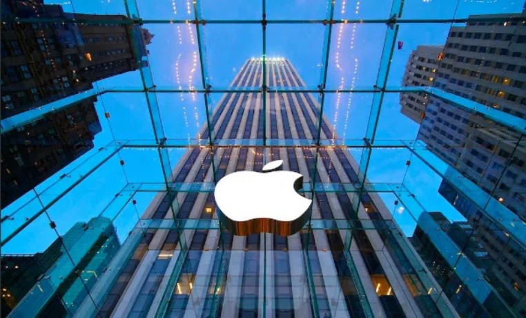 commercial-terrain-vente-produits-apple-big-0