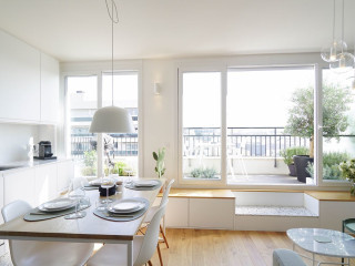 appartement-design-avec-cuisine-equipee-samsung-et-literie-ikea