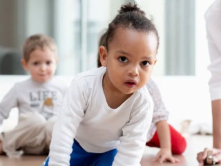 garde-denfants-a-domicile-disponible-experience-avec-creches-munici