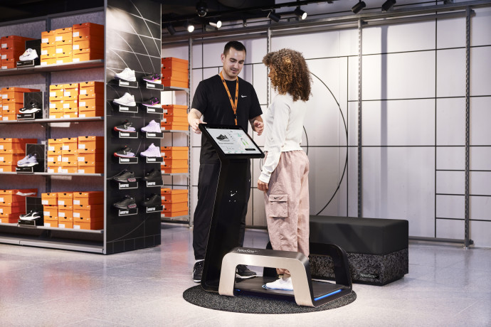 vendeur-boutique-nike-big-0