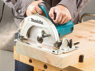 scie-circulaire-makita-hs7611-avec-rail-de-guidage