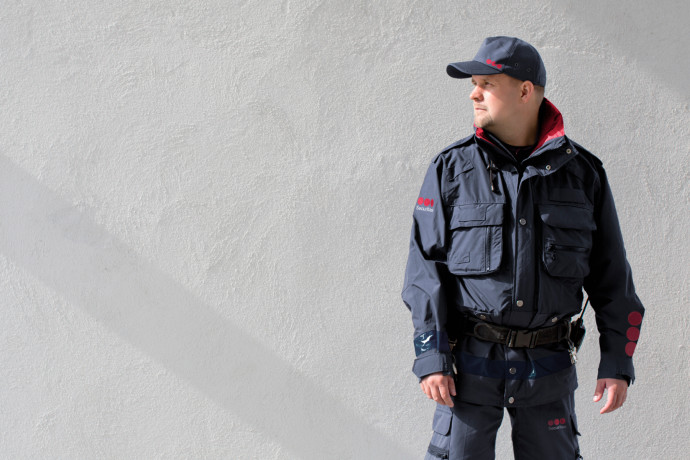 agent-de-securite-certifie-uniforme-securitas-big-0