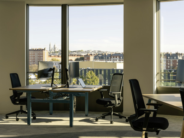 bureau-moderne-dans-limmeuble-samsung-big-0