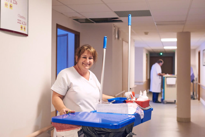 agent-de-proprete-hopital-public-big-0