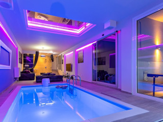 soiree-privee-dans-une-villa-avec-piscine-et-systeme-bose
