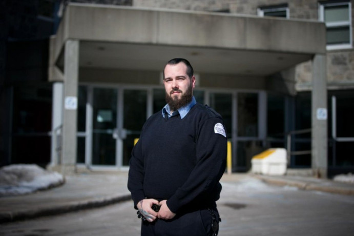 agent-de-securite-hopital-public-big-0