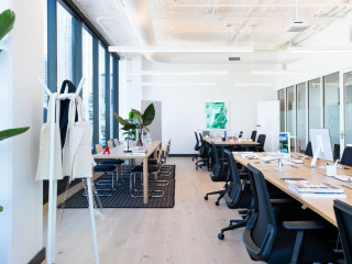 bureau-lumineux-dans-limmeuble-wework-50m2