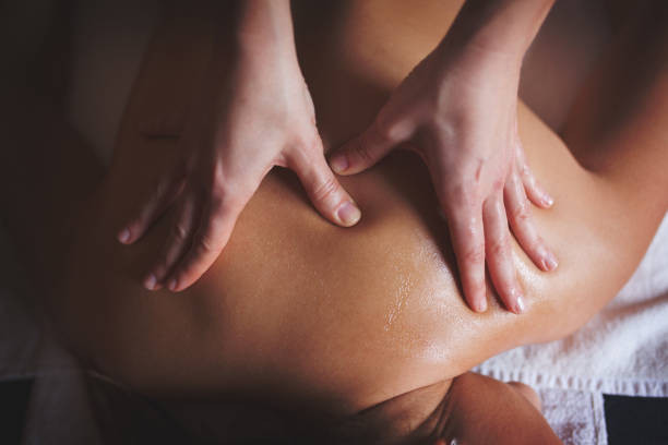 massage-holistique-et-de-bien-etre-big-1