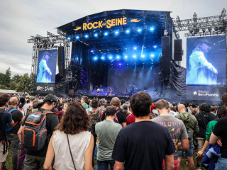 2-places-rock-en-seine-2024-scene-nike