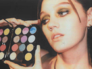 prestation-maquillage-professionnel-avec-palette-mac-cosmetics