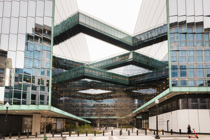 bureau-de-standing-situe-dans-limmeuble-wework-quartier-daffaires-big-0