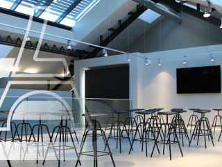 salle-de-seminaire-haut-de-gamme-equipee-bose-et-samsung